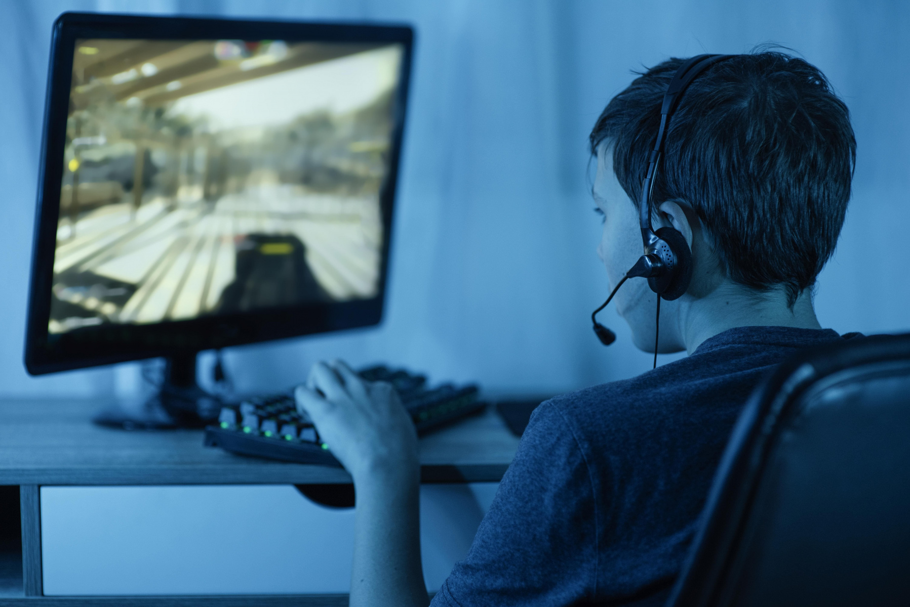 young-boy-playing-computer.jpg young-boy-playing-computer.jpg